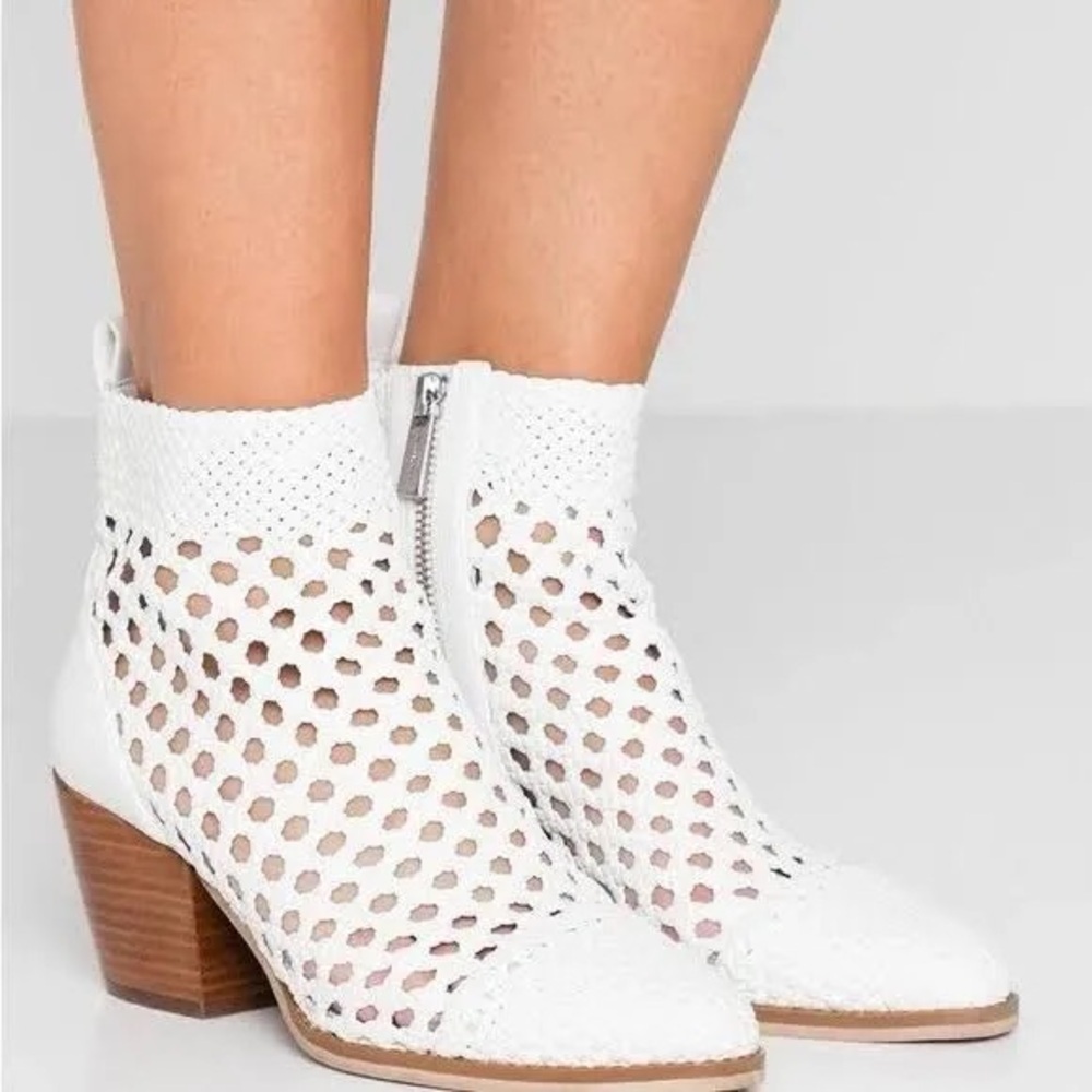 Michael Kors Augustine Woven Ankle Bootie White Leather Cutout Block Heel 6.5 - Picture 2 of 5